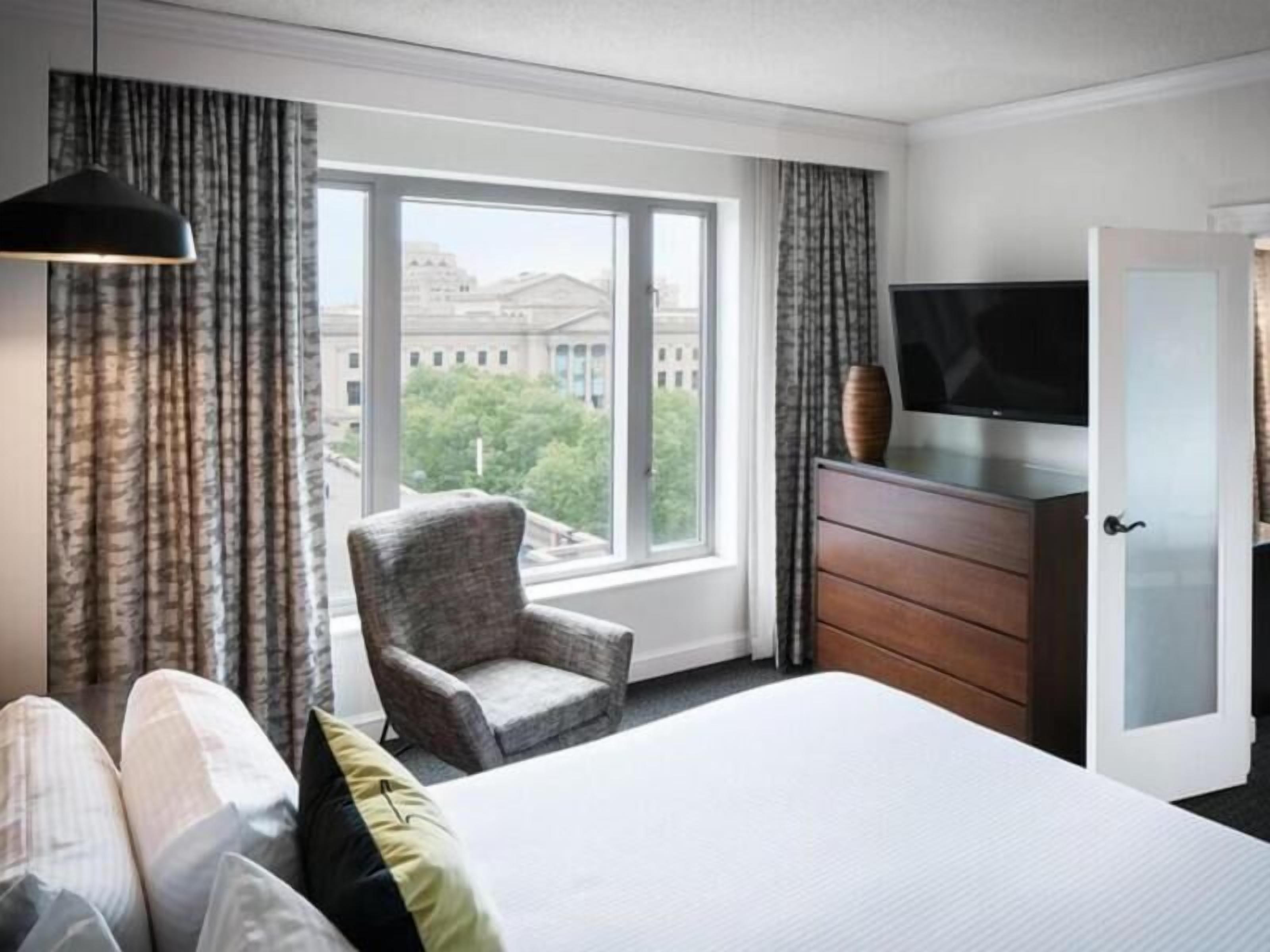 أغطية فراش متميزة وألحفة محشوة بالريش وأسرّة بطبقة علوية مريحة