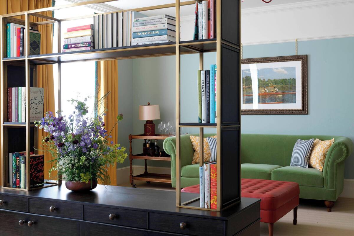 suite, 1 king bed, park view | living area | 42-inch tv with digital channels