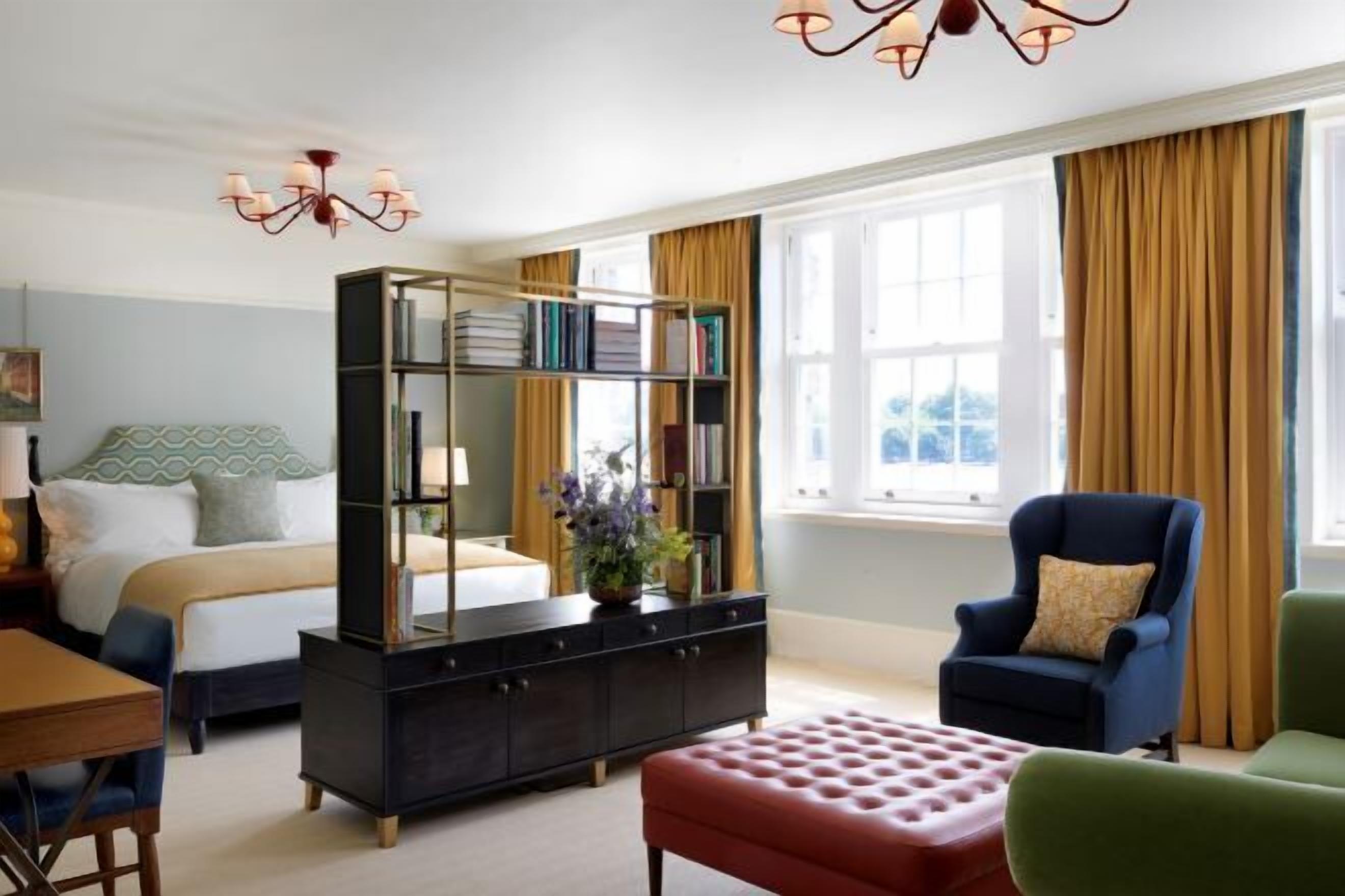 Peralatan tempat tidur premium, peti besi dalam bilik 