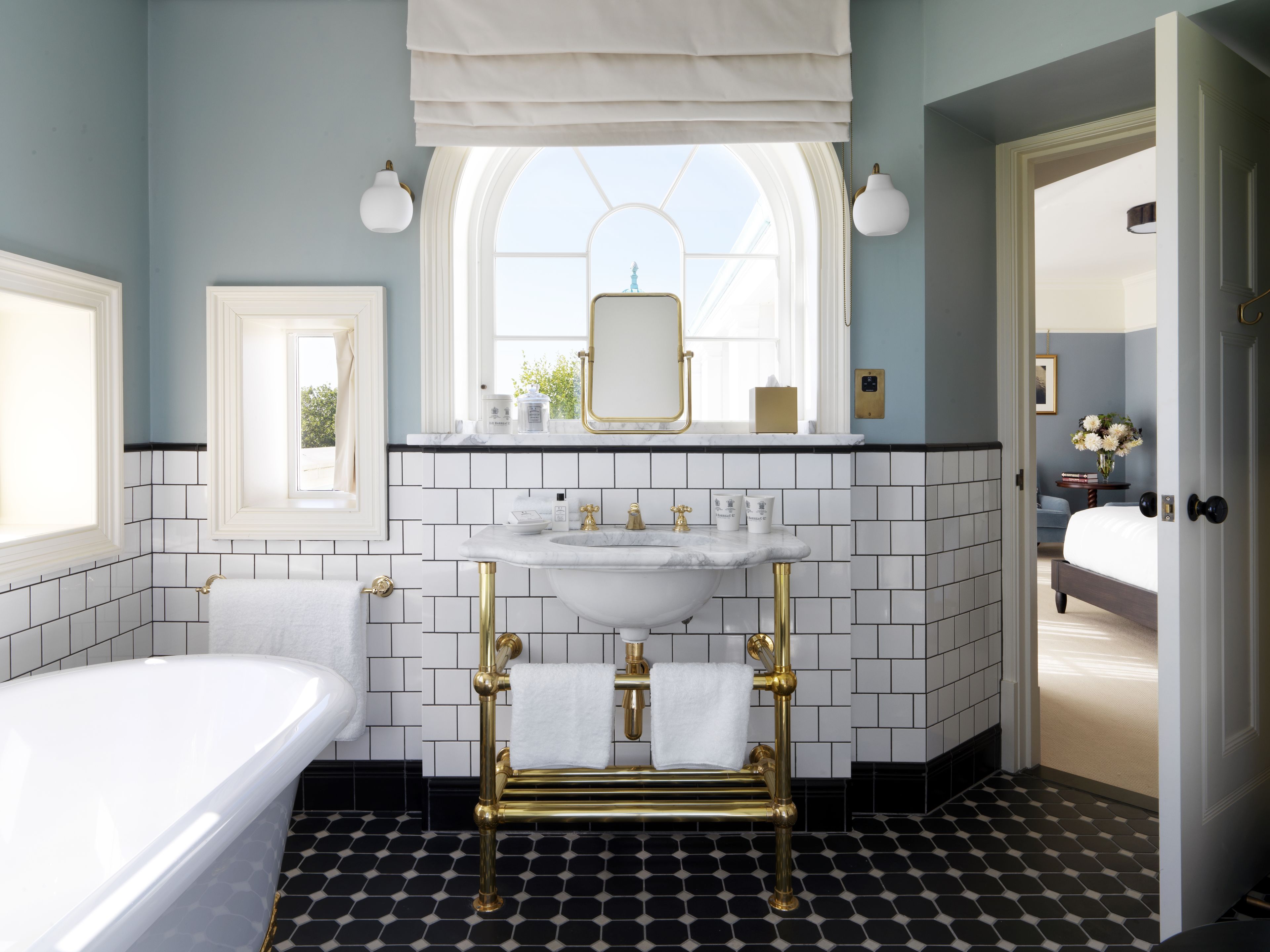 suite, 1 king bed, non smoking, park view (terrace) | bathroom | shower, rainfall showerhead, designer toiletries, hair dryer