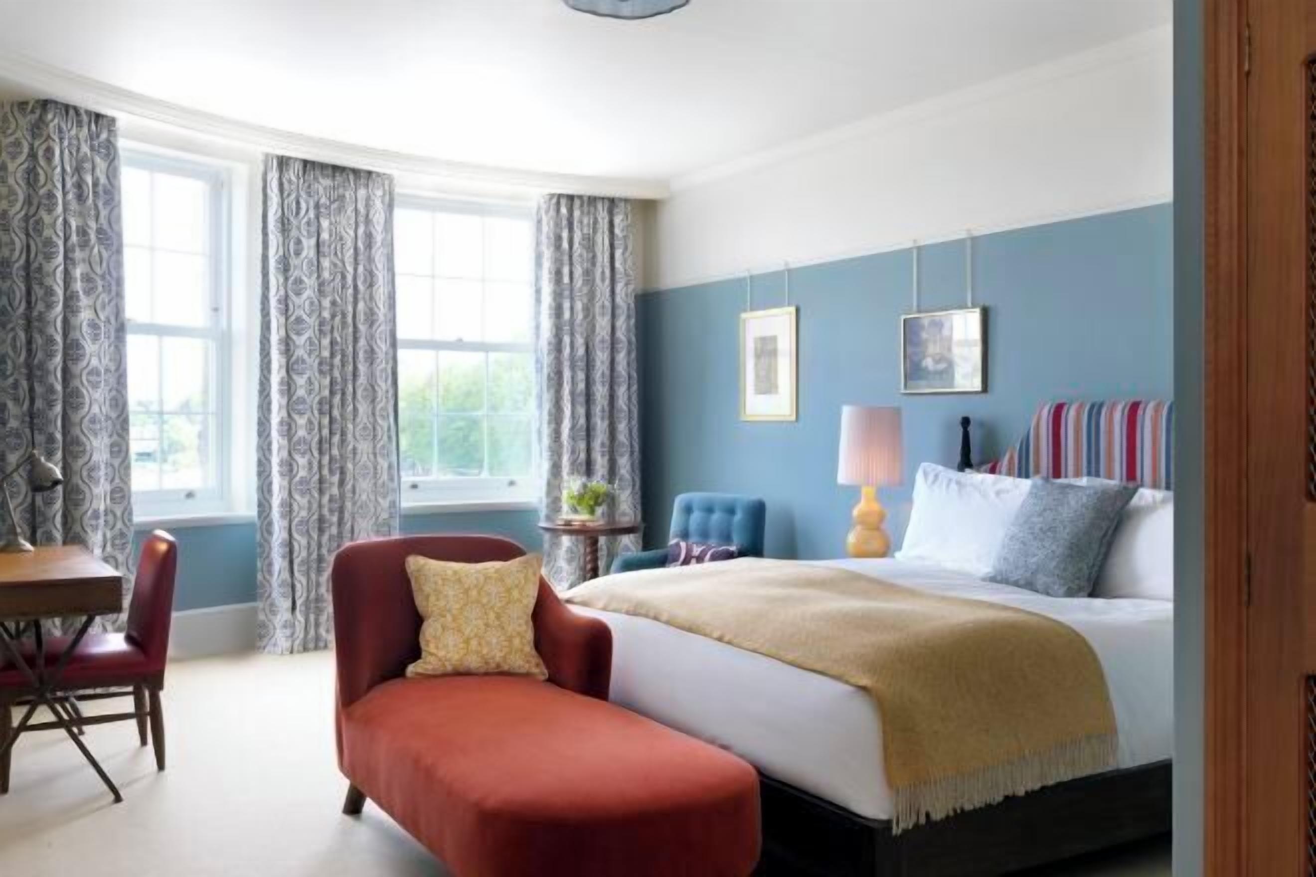 Peralatan tempat tidur premium, peti besi dalam bilik 