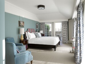 Suite, 1 King Bed, Terrace, Park View | Premium bedding, in-room safe, blackout curtains, iron/ironing board