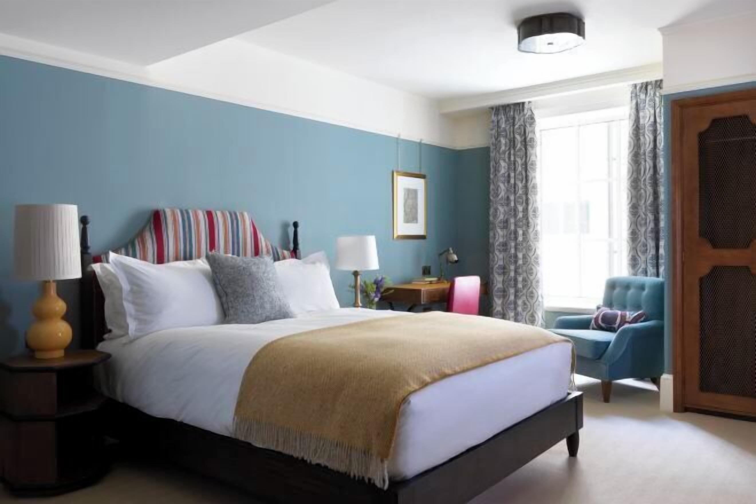 Peralatan tempat tidur premium, peti besi dalam bilik 