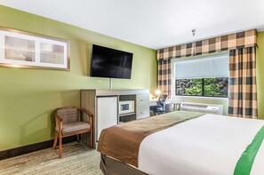 Romantic Suite, 1 King Bed, Jetted Tub | Premium bedding, down duvets, pillow-top beds, in-room safe - GuestHouse Inn & Suites Hotel Poulsbo (Poulsbo)