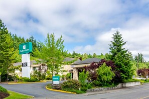 Exterior - GuestHouse Inn & Suites Hotel Poulsbo (Poulsbo)