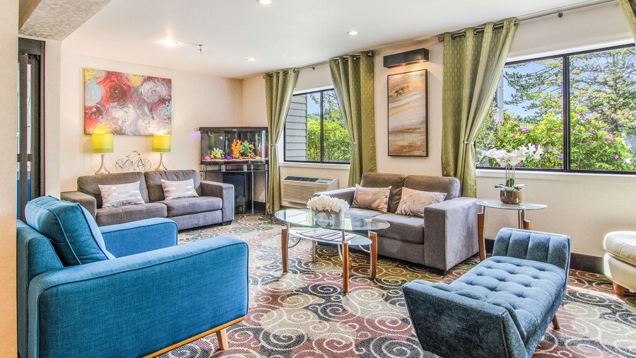 GuestHouse Inn & Suites Hotel Poulsbo