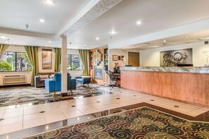 Reception - GuestHouse Inn & Suites Hotel Poulsbo (Poulsbo)