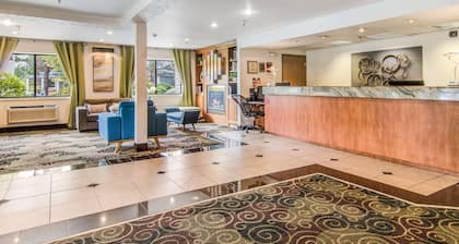 GuestHouse Inn & Suites Hotel Poulsbo