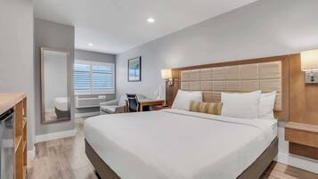 Standard Room, 1 King Bed, Non Smoking, Refrigerator & Microwave | In-room safe, desk, laptop workspace, iron/ironing board