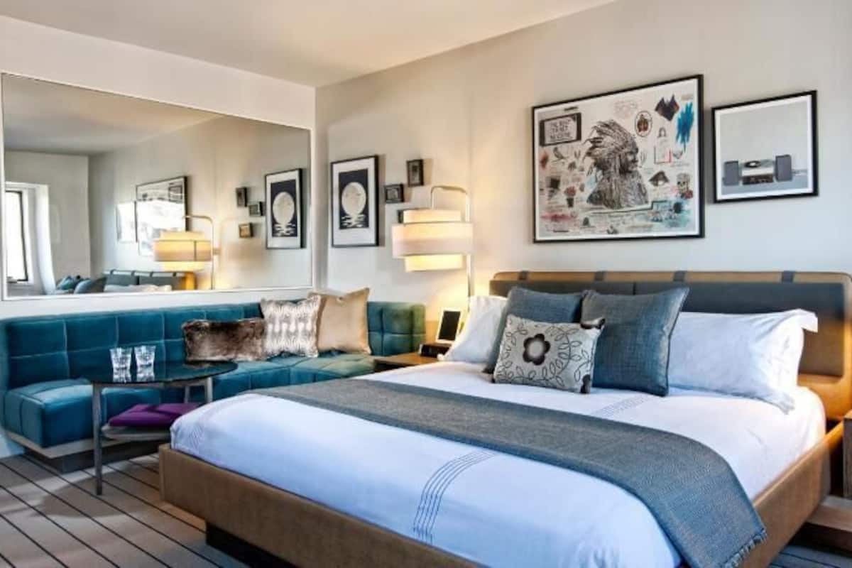 Ropa de cama de alta calidad, colchones con pillow-top y minibar
