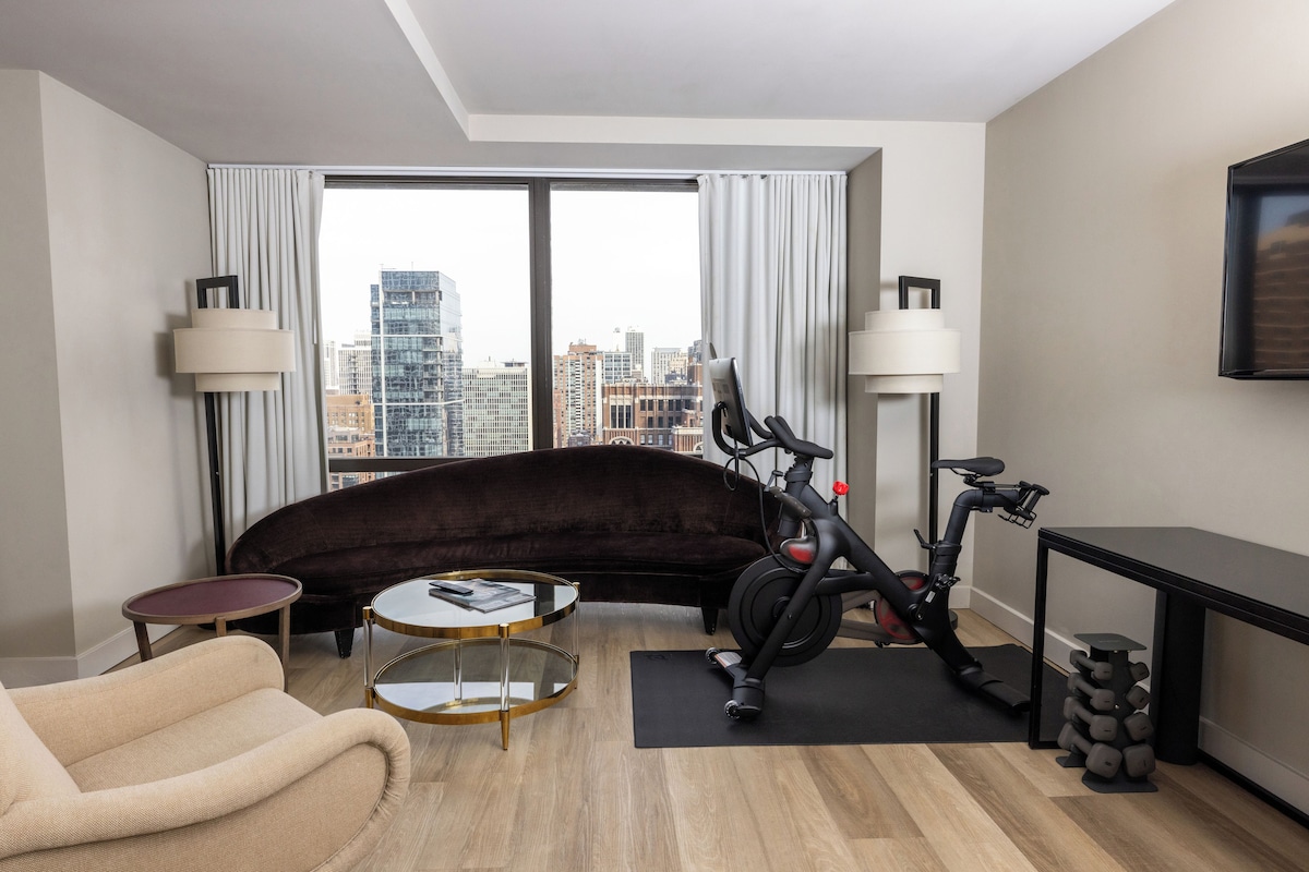 Suite (Thompson) | Premium bedding, pillowtop beds, minibar, in-room safe