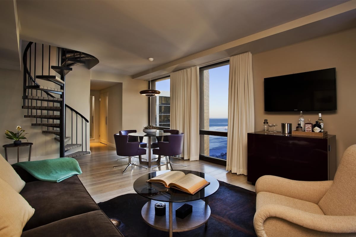 Loft (Skyline Suite) | Premium bedding, pillow-top beds, minibar, in-room safe
