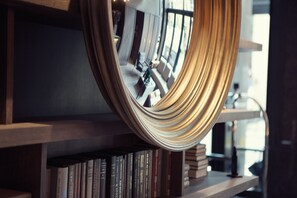 Lobby sitting area - Thompson Chicago, by Hyatt (Chicago)