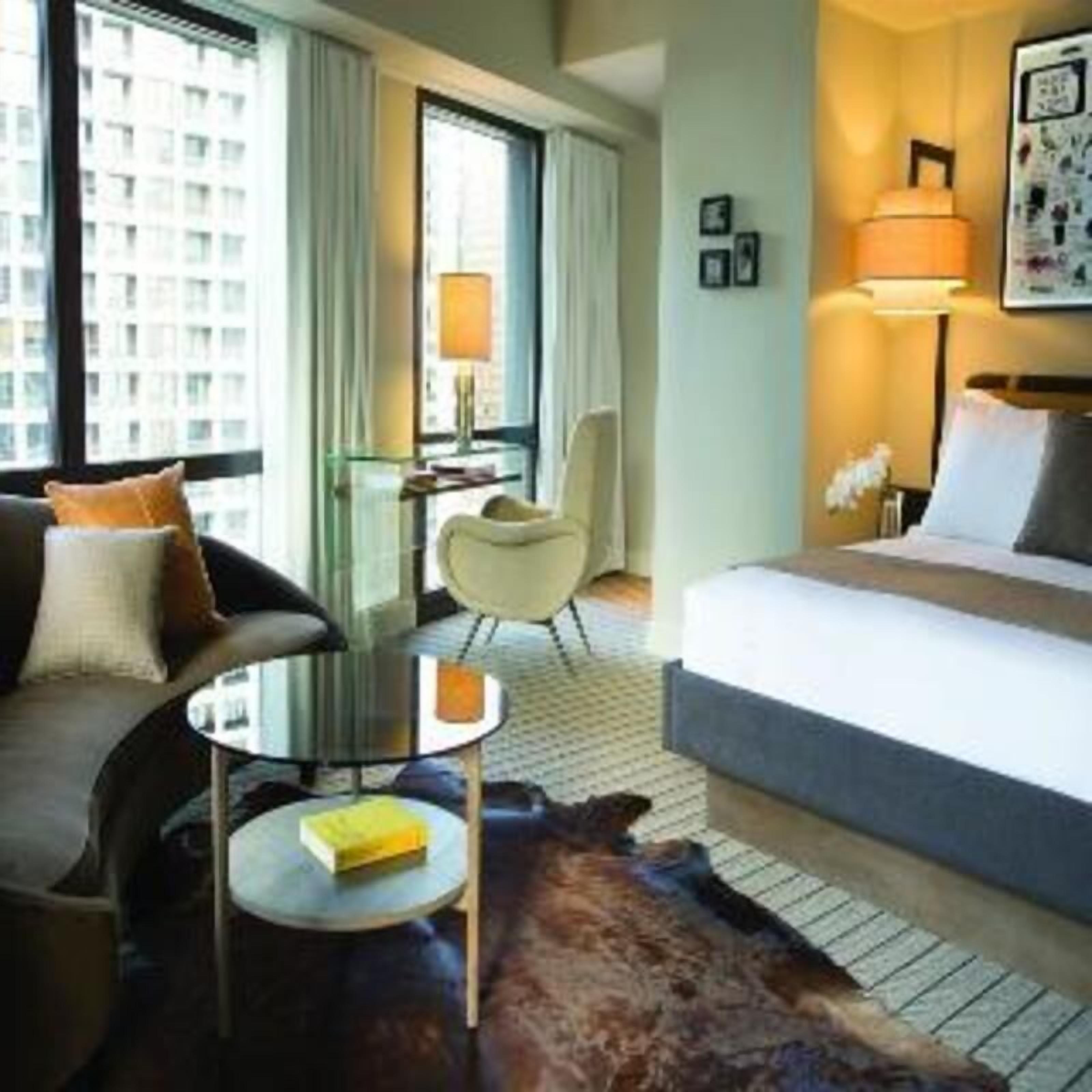 Ropa de cama de alta calidad, camas con pillow-top y minibar 