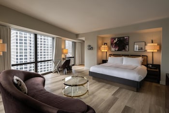 Room, 1 King Bed, Corner | Premium bedding, pillowtop beds, minibar, in-room safe at Thompson Chicago, by Hyatt
