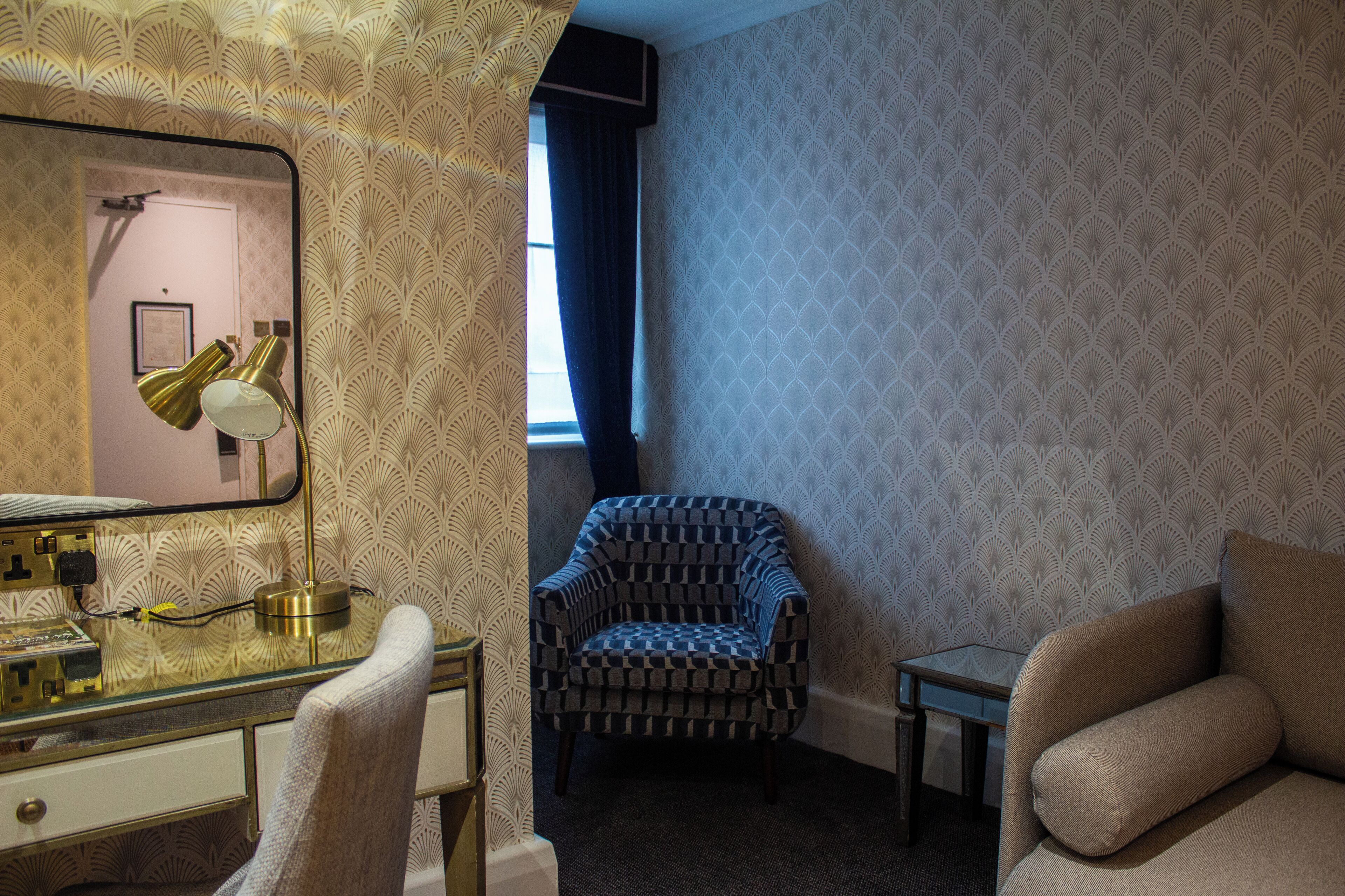 suite | hypo-allergenic bedding, in-room safe, desk, soundproofing