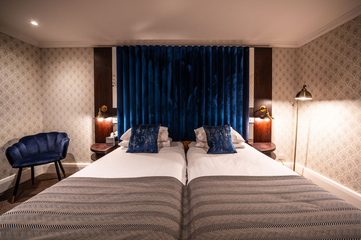 Hypoallergeen beddengoed, een kluis op de kamer, een bureau
