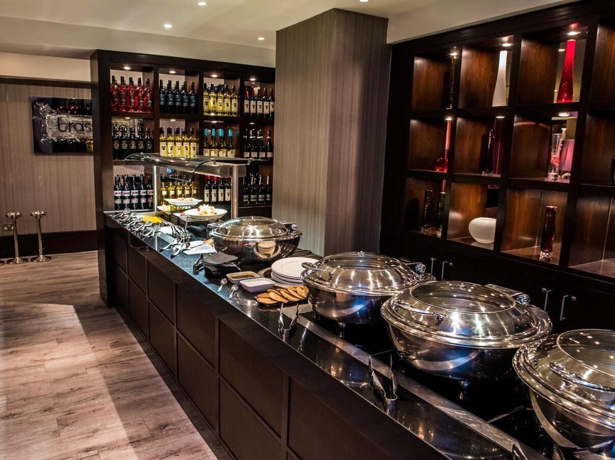 Lunch and dinner served, British cuisine