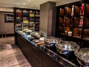 Lunch and dinner served, British cuisine - The Winchester Hotel & Spa (Winchester)