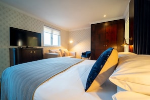Hypo-allergenic bedding, in-room safe, desk, soundproofing