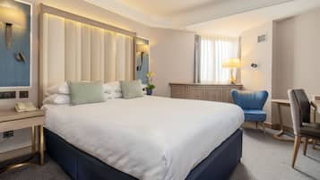 Habitación Deluxe doble | Ropa de cama de alta calidad, caja fuerte, escritorio