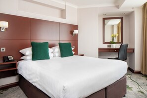 Suite monolocale (Standard) | Biancheria da letto di alta qualità, cassaforte in camera, una scrivania