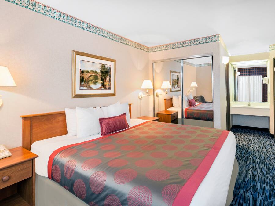 Egyptian cotton sheets, premium bedding, pillowtop beds, in-room safe