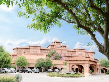 Hotel exterior and entrance at Langham Huntington, Pasadena, Los Angeles