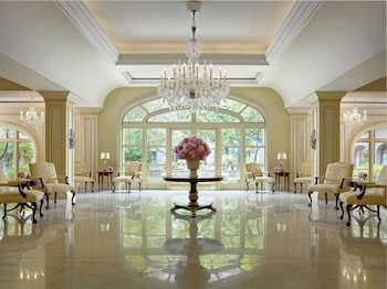 Hotel entrance and lobby at Langham Huntington, Pasadena, Los Angeles