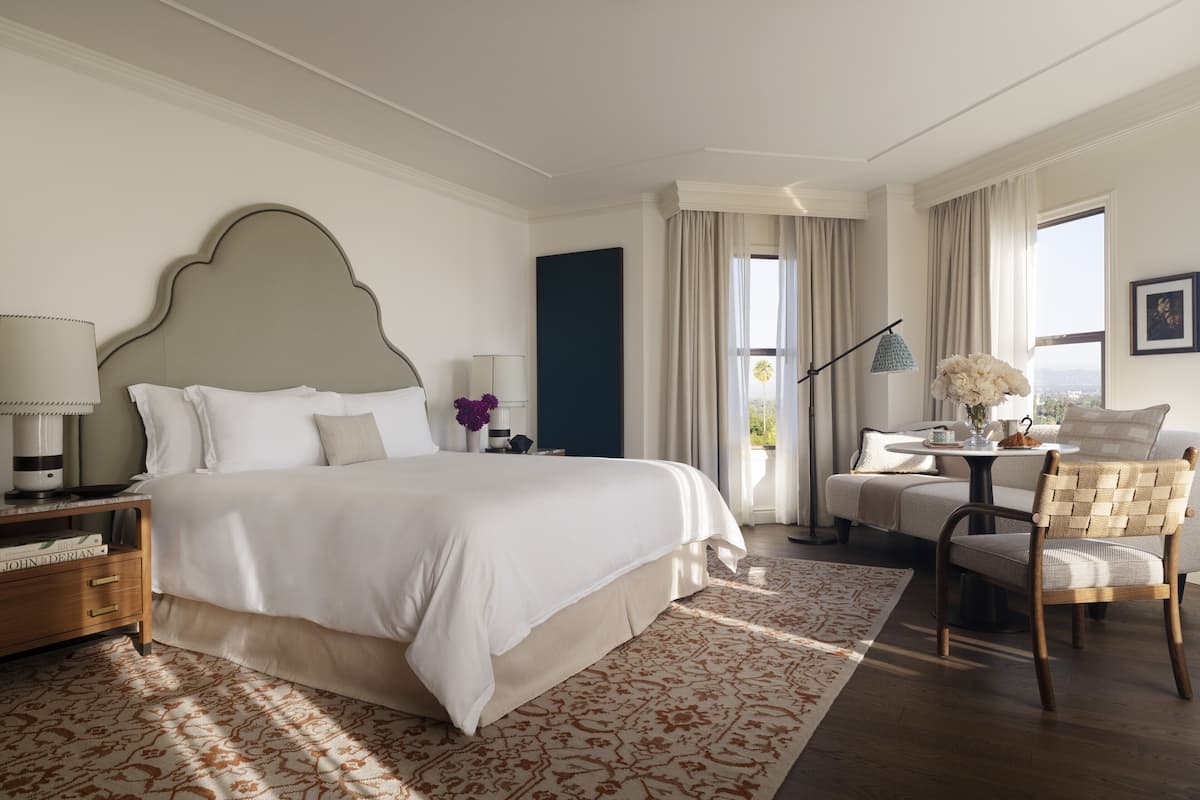 Premier Room, 1 King Bed (Deluxe)