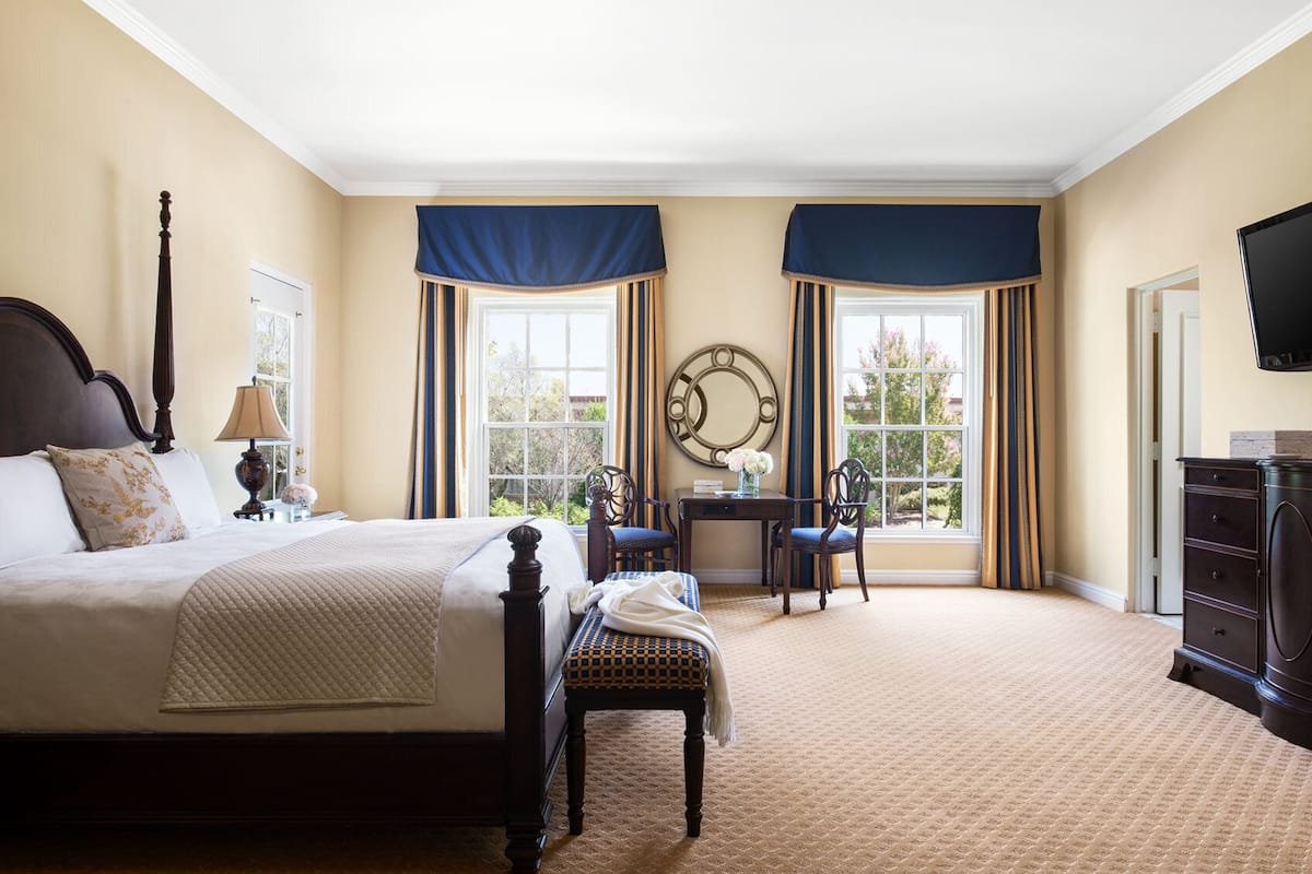 1 bedroom, premium bedding, down comforters, in-room safe