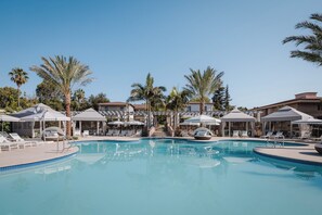 Outdoor pool, pool loungers