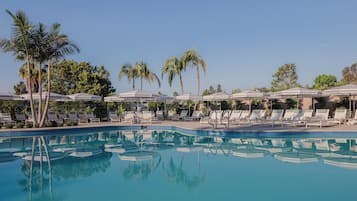 Outdoor pool, pool loungers
