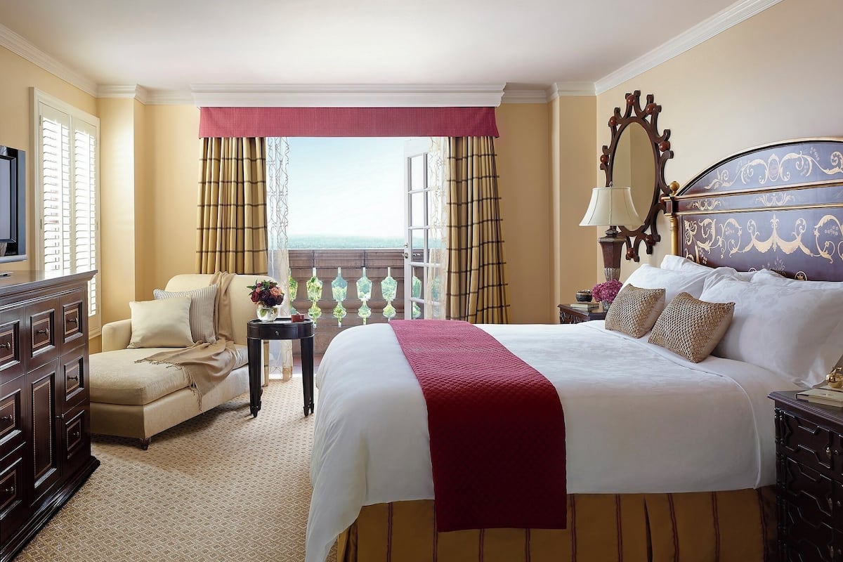 1 bedroom, premium bedding, down comforters, in-room safe