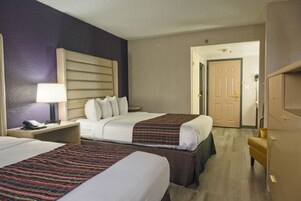 Kamar, 2 Tempat Tidur Queen | Brankas, meja kerja, tirai kedap cahaya, dan setrika/meja setrika