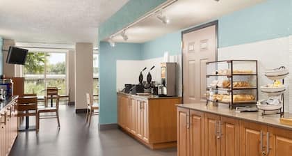The Palms Inn & Suites