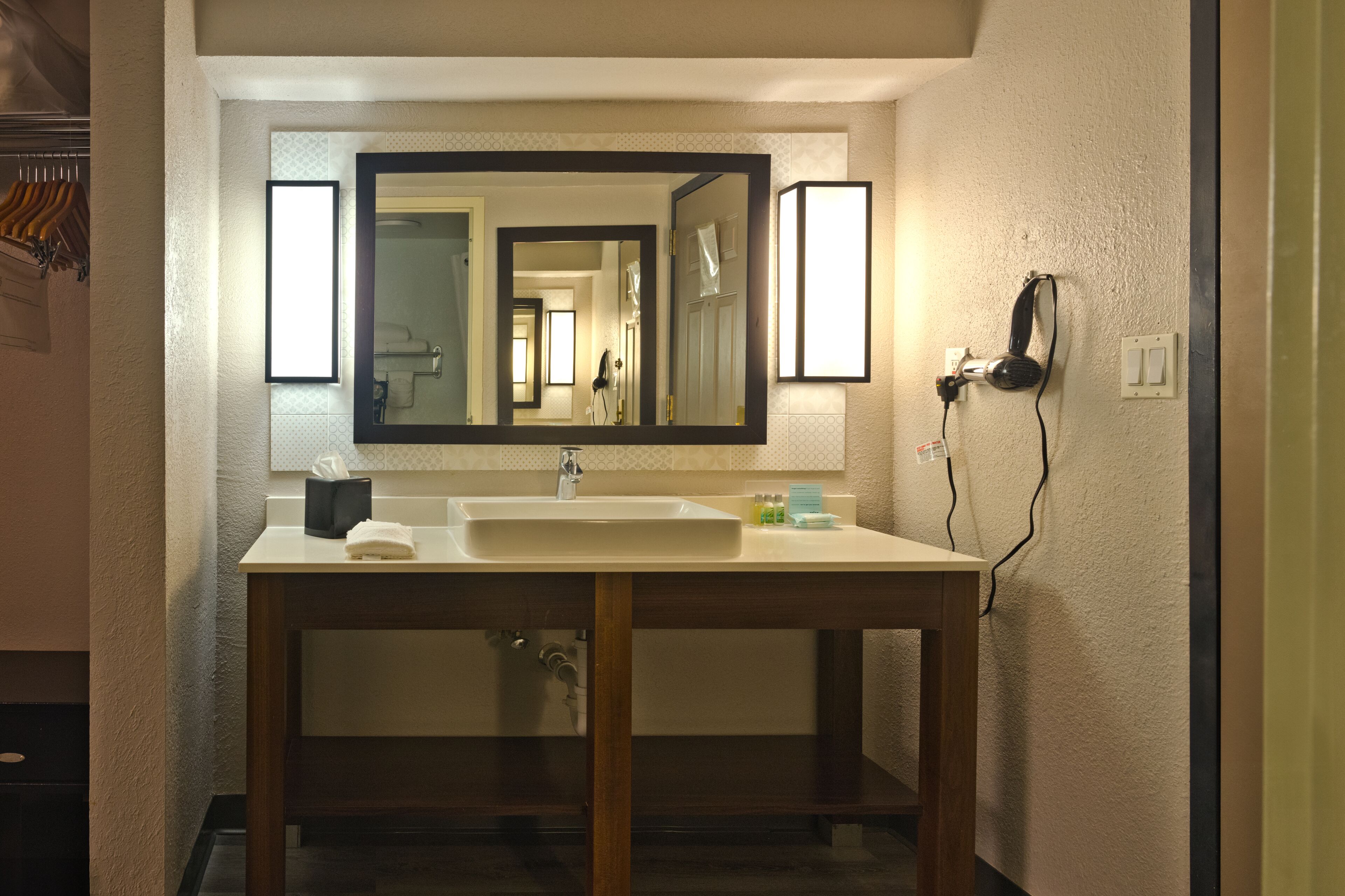 Photo - The Palms Inn & Suites Miami, Kendall, FL