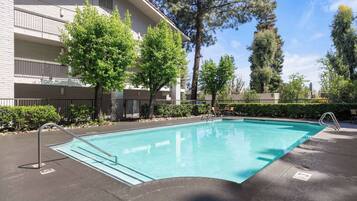 Außenpool (je nach Saison geöffnet)