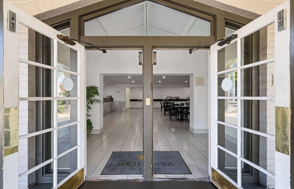 Exterior - La Quinta Inn by Wyndham Stockton (Stockton)