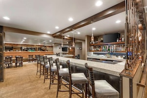 Se ofrece un desayuno completo todos los días (por un coste adicional)