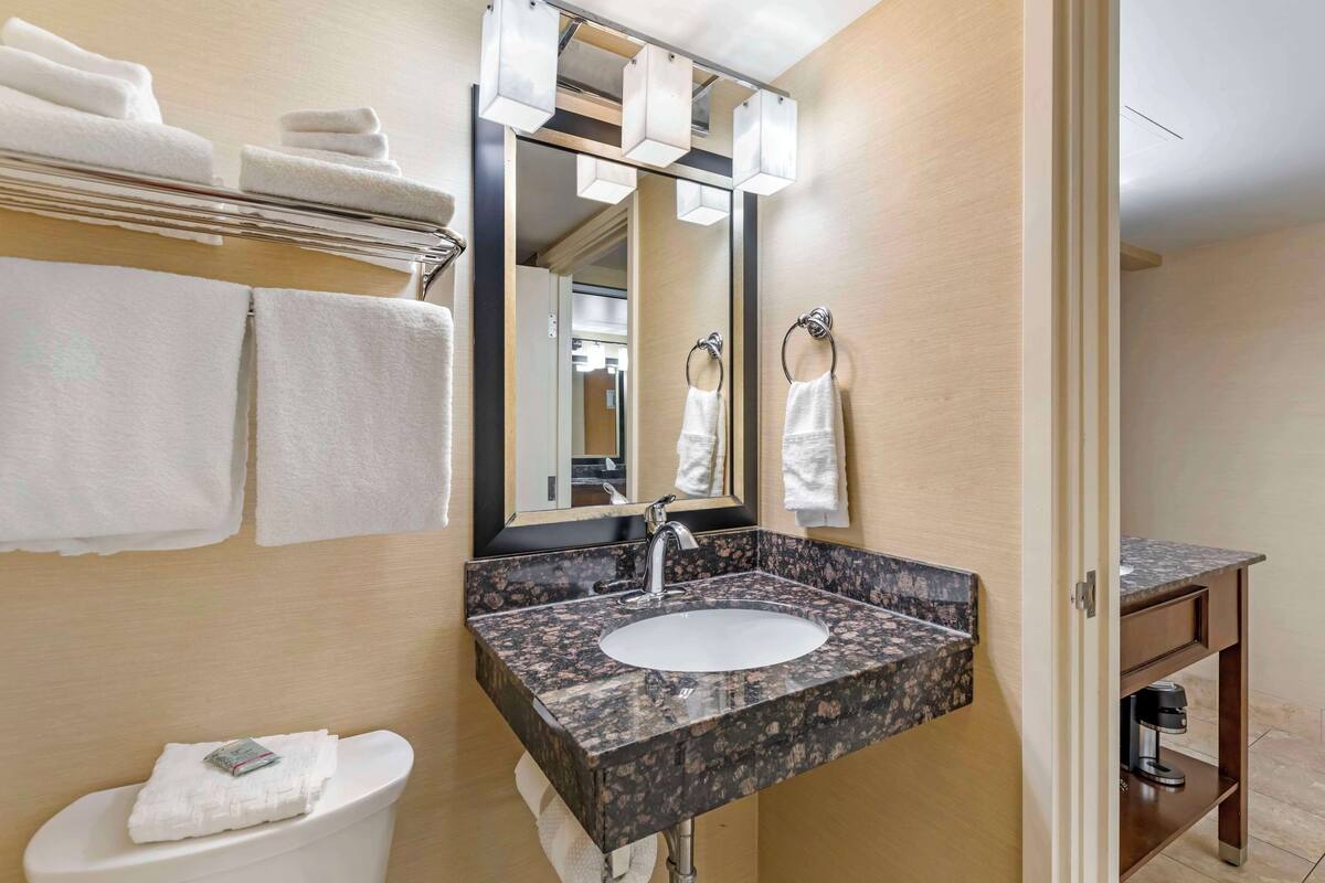 standard room, 2 queen beds, non smoking (pet friendly) | bathroom | combined shower/bathtub, deep-soaking bathtub, rainfall showerhead