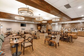 فطور كامل مجانًا