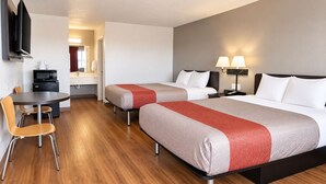 Blackout drapes, WiFi (free), alarm clocks, bed sheets - Motel 6 Safford, AZ (Safford)