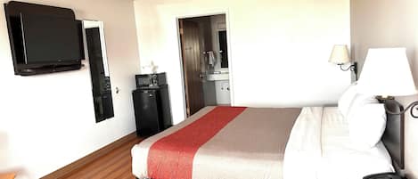 Cortinas opacas, wifi gratis, ropa de cama y despertador