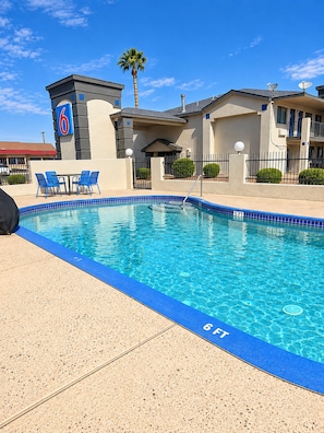 Outdoor pool - Motel 6 Safford, AZ (Safford)