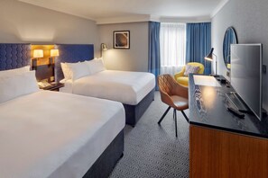 Caja de seguridad en la habitación y escritorio