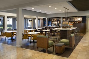 Daily cooked-to-order breakfast for a fee - Courtyard by Marriott San Mateo Foster City (Foster City)