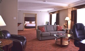 Executive Suite, 1 King Bed, Executive Level | Living area | 32-inch LCD TV with premium channels, TV, pay movies