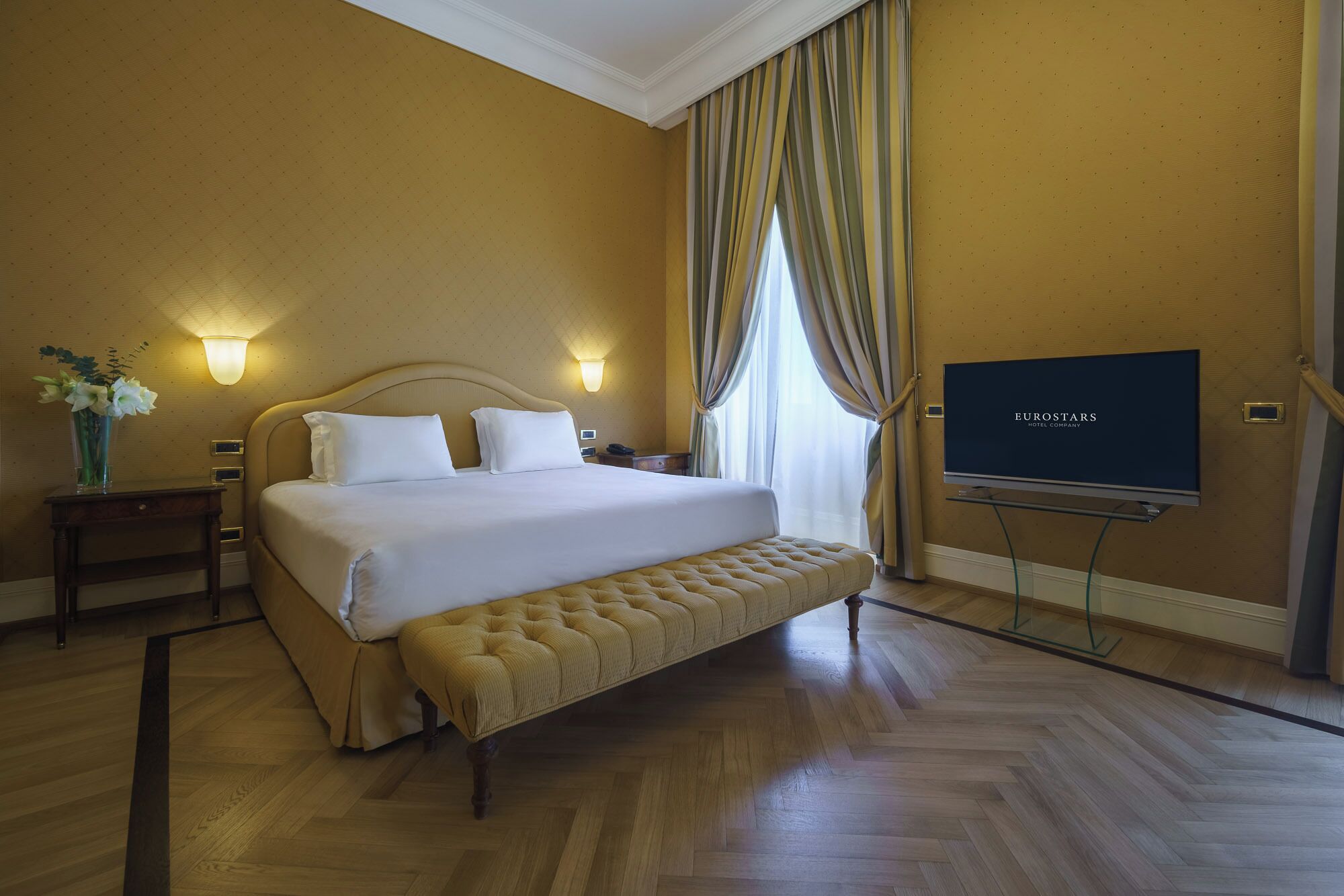 Hochwertige Bettwaren, Daunenbettdecken, Minibar, Zimmersafe