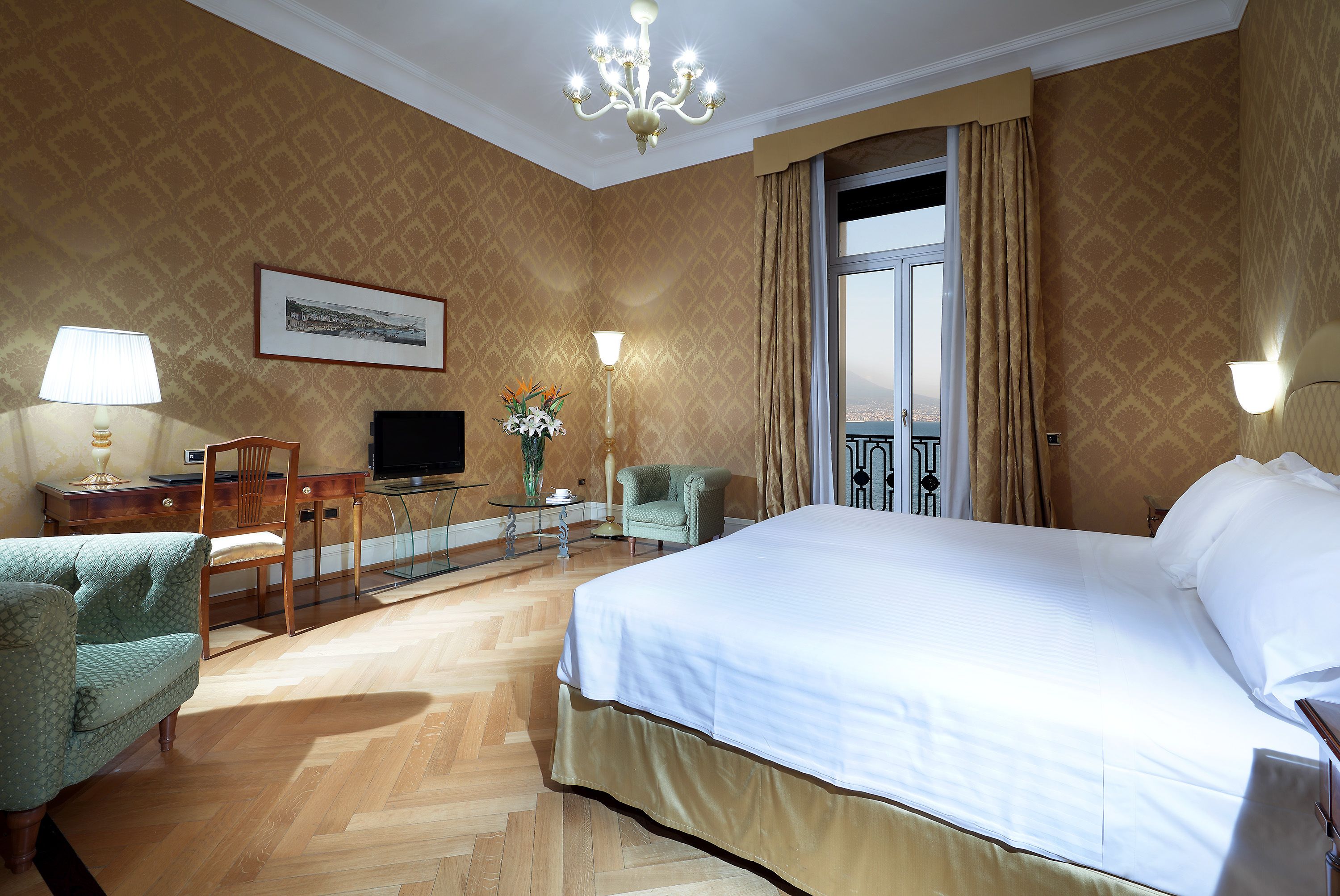 1 bedroom, premium bedding, down duvets, minibar